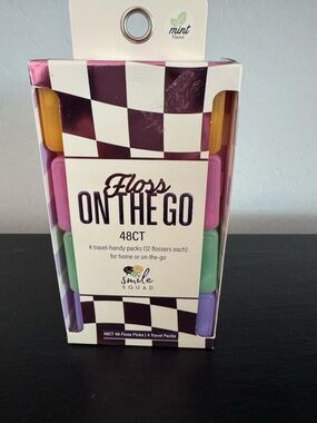 Floss On The Go 48ct Travel Floss Packs - Pink, Green, Purple, Yellow